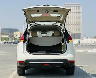 Nissan X-trail – автомобиль категории Комфорт, Кроссовер напрокат в ОАЭ ✓ Без депозита ✓ Страхование: ОСАГО, Полное КАСКО, Молодой.