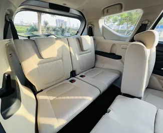 Салон Mitsubishi Xpander для аренды в ОАЭ. Отличный 7-местный автомобиль. ✓ Коробка Автомат.