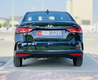 Арендуйте Hyundai Accent 2023 в ОАЭ. Топливо: Бензин. Мощность: 123 л.с. ➤ Стоимость от 80 AED в сутки.