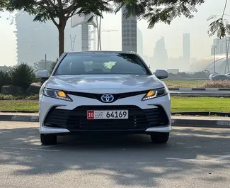 Прокат машины Toyota Camry №8424 (Автомат) в Дубае, с двигателем 2,5л. Гибрид ➤ Напрямую от Роди в ОАЭ.